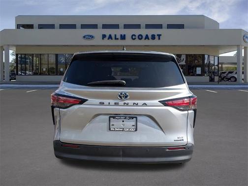 2022 Toyota Sienna XLE