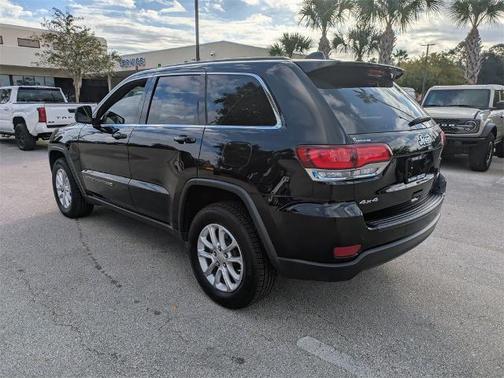 2022 Jeep Grand Cherokee LAREDO