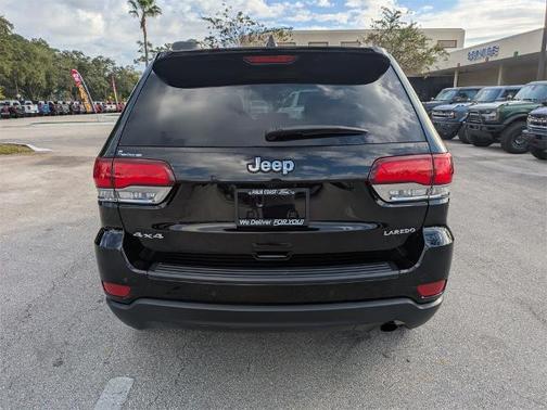 2022 Jeep Grand Cherokee LAREDO