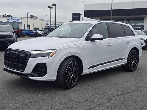2025 Audi Q7 55 Premium