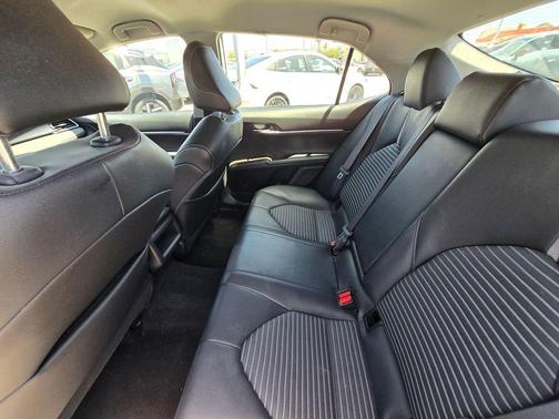 Ice 2023 Toyota Camry SE