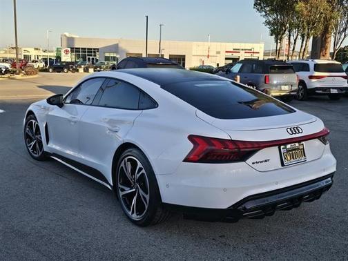 2022 Audi e-tron GT Premium Plus