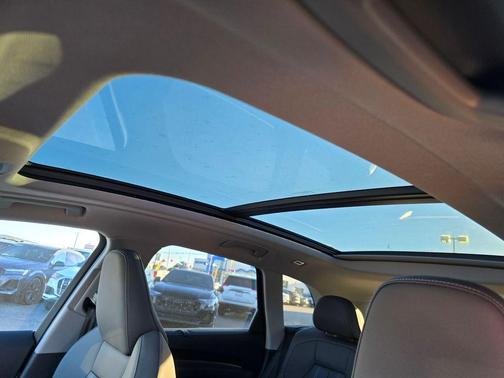 Glacier White Metallic 2025 Audi Q5 2.0T quattro Premium