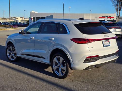 Glacier White Metallic 2025 Audi Q5 2.0T quattro Premium