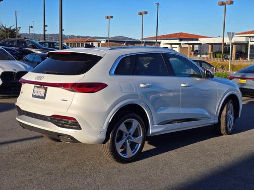 Glacier White Metallic 2025 Audi Q5 2.0T quattro Premium