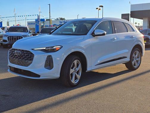 Glacier White Metallic 2025 Audi Q5 2.0T quattro Premium