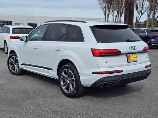 2026 Audi Q7 45 Premium