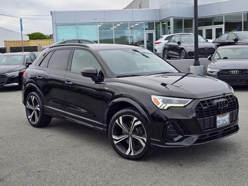Mythos Black Metallic 2023 Audi Q3 45 S line Premium