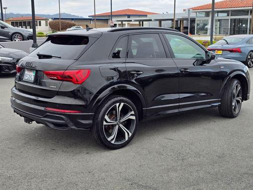 Mythos Black Metallic 2023 Audi Q3 45 S line Premium