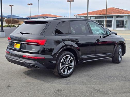 2026 Audi Q7 45 Premium