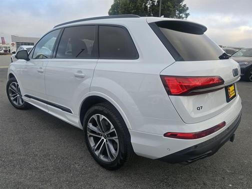 2025 Audi Q7 45 Premium