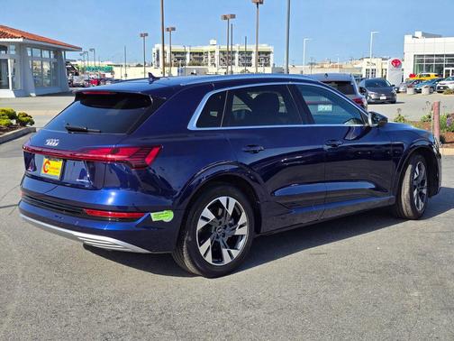 2023 Audi e-tron Premium Plus