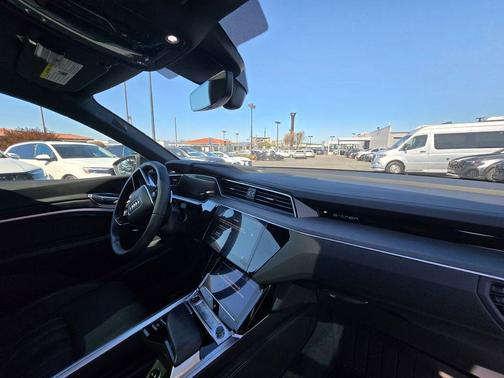 2024 Audi SQ8 e-tron Premium Plus