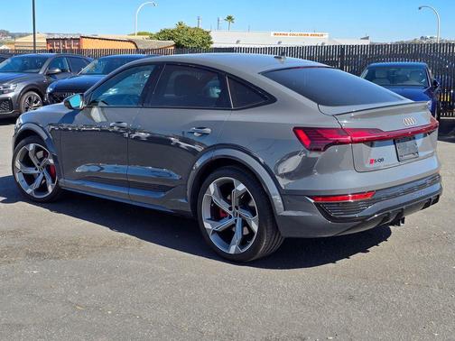 2024 Audi SQ8 e-tron Premium Plus