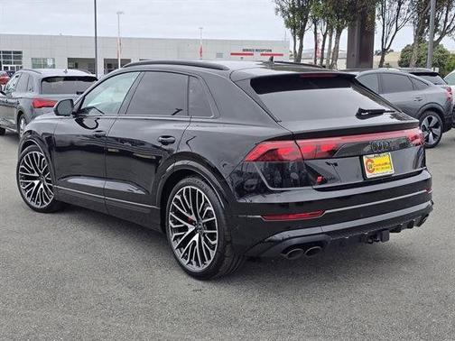 2025 Audi SQ8 4.0T quattro Premium Plus