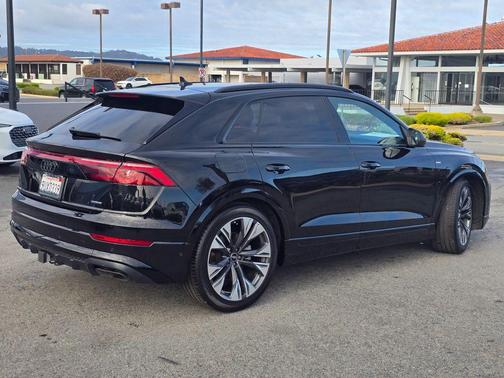 Mythos Black Metallic 2025 Audi Q8 55 Premium