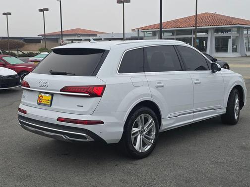 2023 Audi Q7 45 Premium Plus