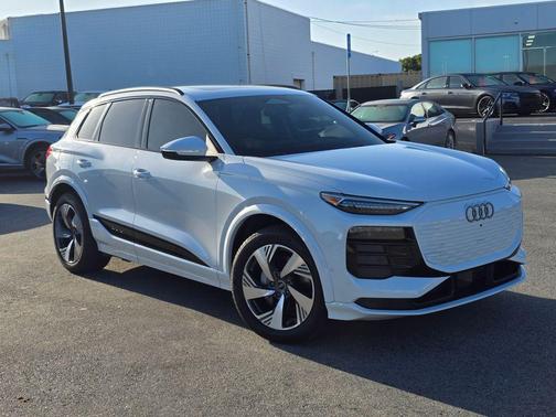 Glacier White Metallic 2025 Audi Q6 e-tron Premium