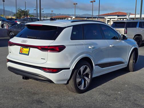 Glacier White Metallic 2025 Audi Q6 e-tron Premium