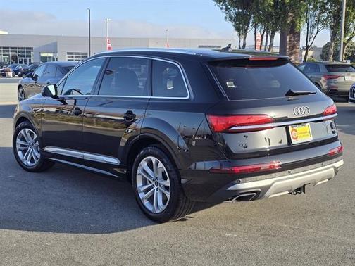 2025 Audi Q7 55 Premium
