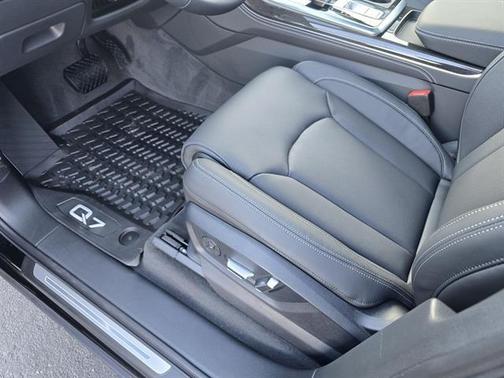 2025 Audi Q7 55 Premium