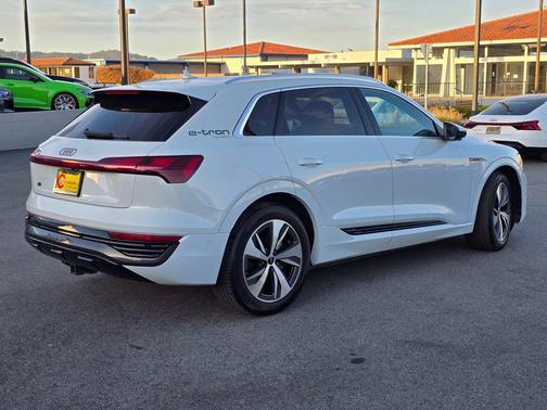 2024 Audi Q8 e-tron Premium