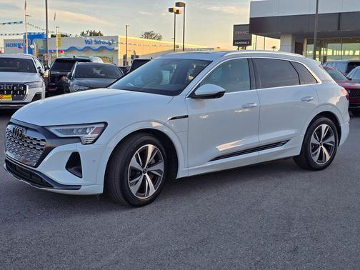 2024 Audi Q8 e-tron Premium