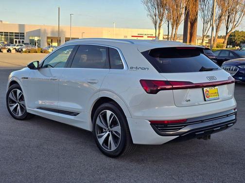 2024 Audi Q8 e-tron Premium