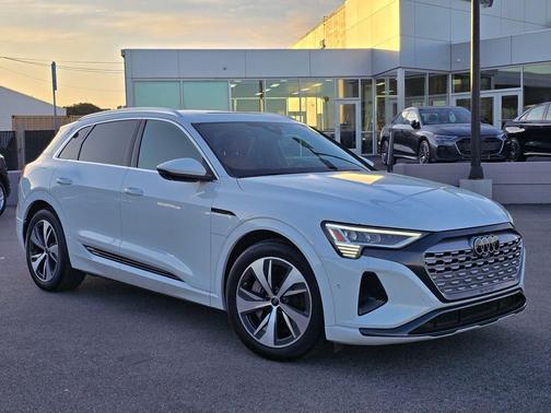 2024 Audi Q8 e-tron Premium