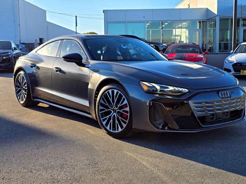 Daytona Gray Pearl Effect 2026 Audi S e-tron GT Premium Plus