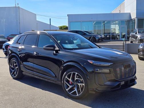 Black 2027 Audi SQ6 e-tron Premium Plus