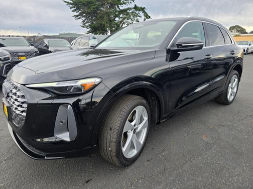 Black 2025 Audi Q5 2.0T quattro Premium