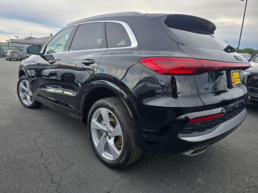 Black 2025 Audi Q5 2.0T quattro Premium