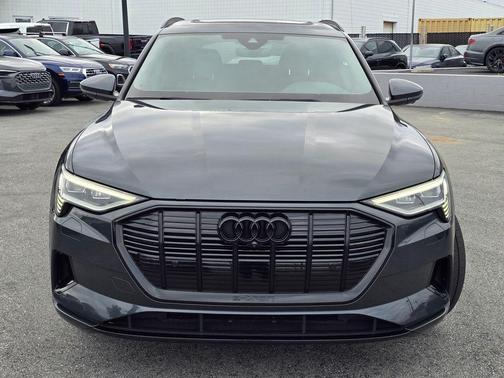 Manhattan Gray Metallic 2023 Audi e-tron Premium