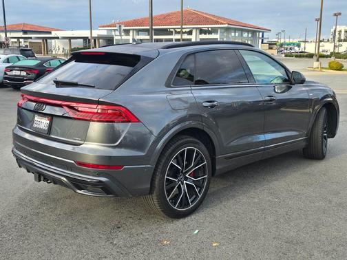 2022 Audi Q8 55 Premium Plus