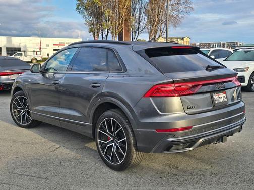 2022 Audi Q8 55 Premium Plus