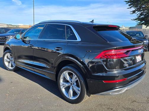 2023 Audi Q8 55 Premium