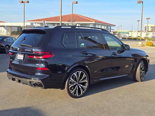 2024 BMW X7 M60i