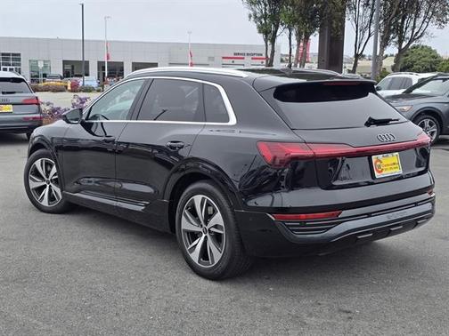 2024 Audi Q8 e-tron Premium