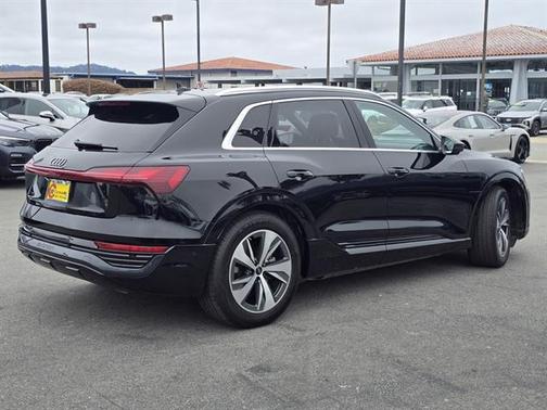 2024 Audi Q8 e-tron Premium
