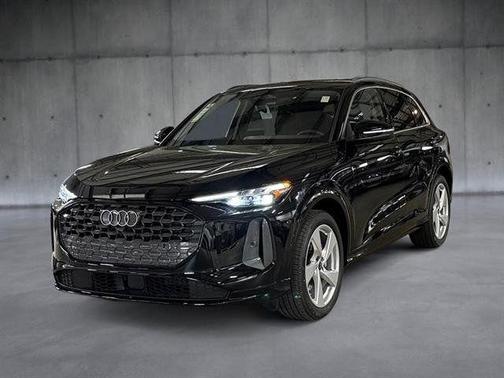 Mythos Black Metallic 2025 Audi Q5 2.0T quattro Premium