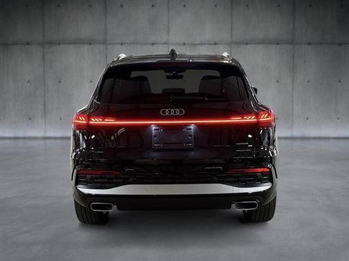 Mythos Black Metallic 2025 Audi Q5 2.0T quattro Premium