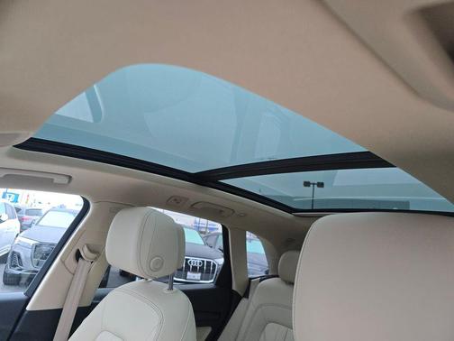 2023 Audi Q5 40 Premium