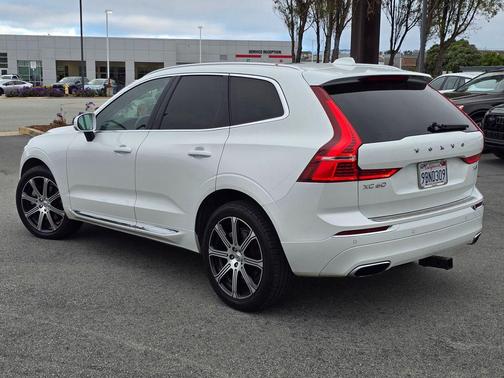 Crystal White Metallic 2021 Volvo XC60 T6 Inscription