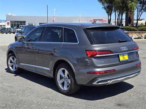 2024 Audi Q7 45 Premium