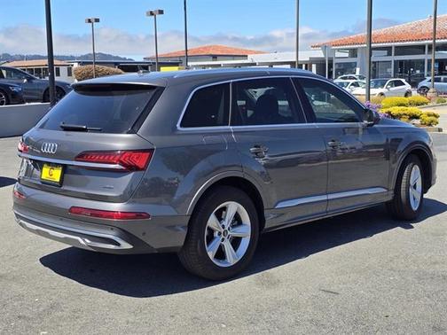 2024 Audi Q7 45 Premium
