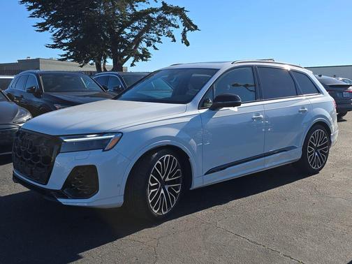 2026 Audi SQ7 4.0T Premium Plus