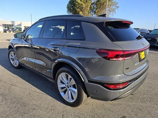 2025 Audi Q6 e-tron Premium