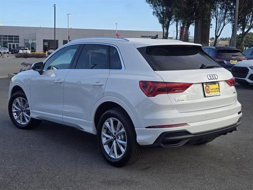 2025 Audi Q3 45 S line Premium