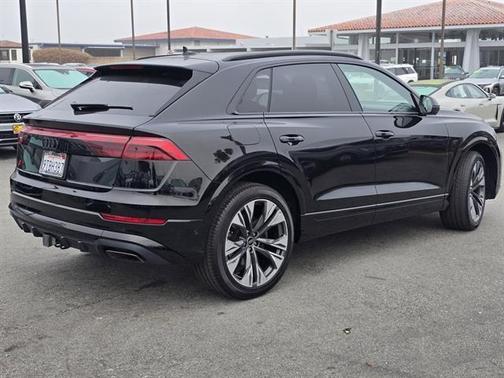 2025 Audi Q8 55 Premium